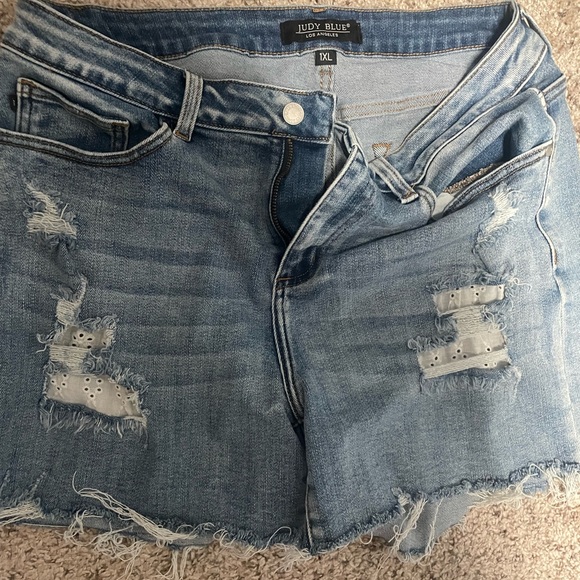 Judy blue lace Jean short - Picture 4 of 5